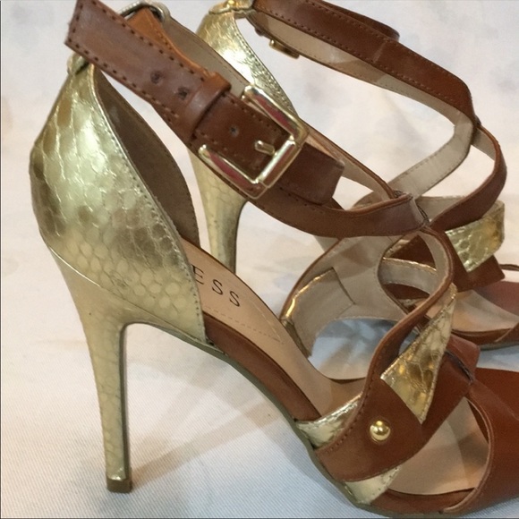 Strapped cute heels - Picture 2 of 7